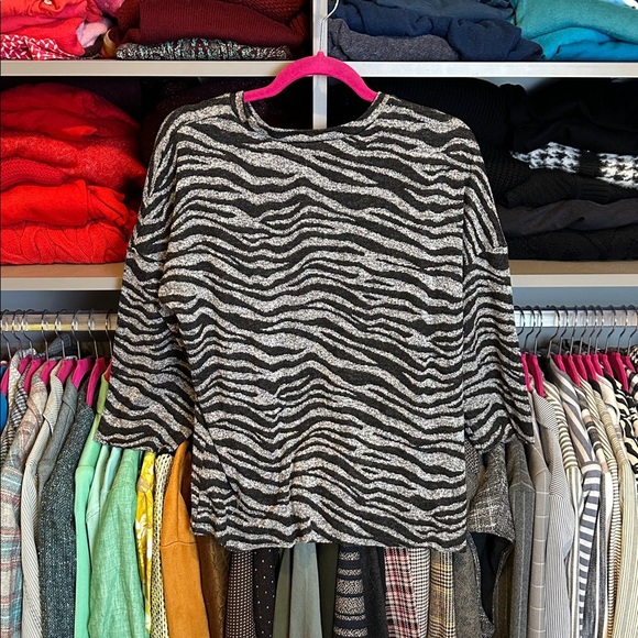 Zara black/gray zebra print 3/4 sleeve crew neck sweater size S - Picture 3 of 3